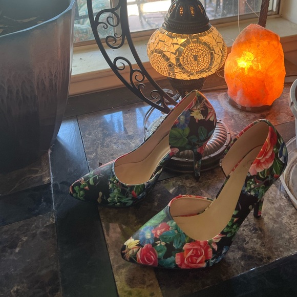 Beautiful Floral high heels - Picture 2 of 11